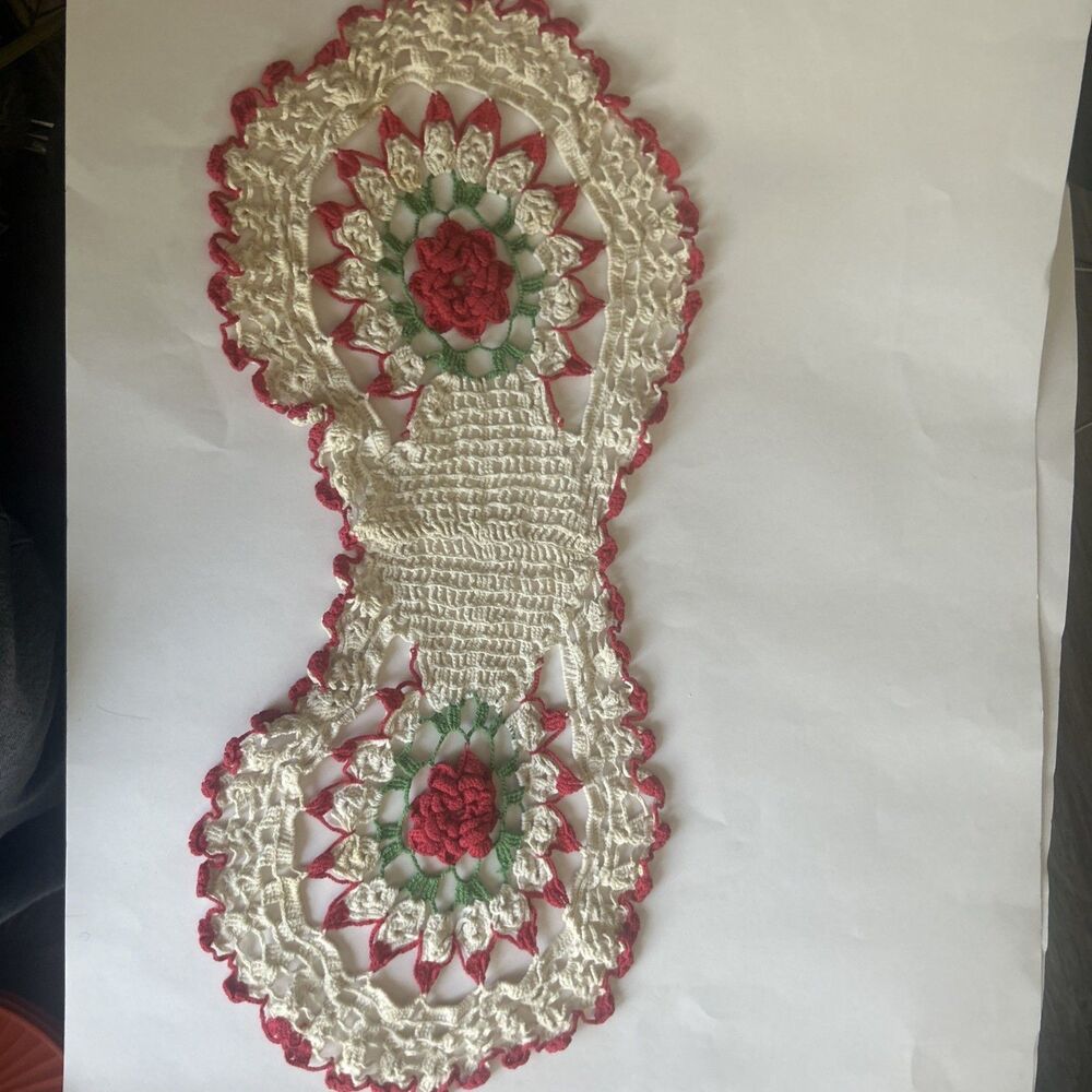 TRUE VINTAGE HAND CROCHETED CENTERPIECE DOILY 26" BY 13" HAND MADE RED FLOWERS